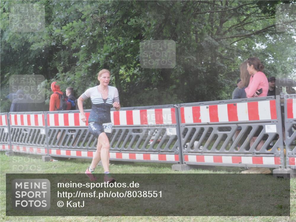 21.06.2025 - 27. Vierlanden-Triathlon KatJ http://msf.ph/oto/8038551 15.06.2025 14:21:25 Ziel 1205, 1238, 1291 meine-sportfotos.de