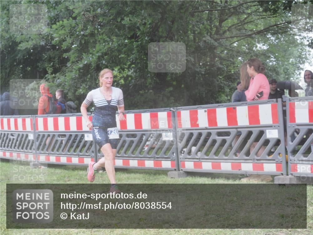 21.06.2025 - 27. Vierlanden-Triathlon KatJ http://msf.ph/oto/8038554 15.06.2025 14:21:25 Ziel 1205, 1238, 1291 meine-sportfotos.de