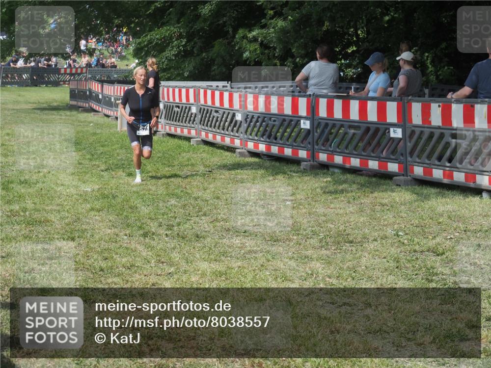 21.06.2025 - 27. Vierlanden-Triathlon KatJ http://msf.ph/oto/8038557 15.06.2025 11:32:56 Schwimmen  meine-sportfotos.de