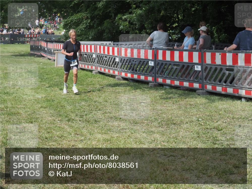 21.06.2025 - 27. Vierlanden-Triathlon KatJ http://msf.ph/oto/8038561 15.06.2025 11:32:56 Schwimmen  meine-sportfotos.de