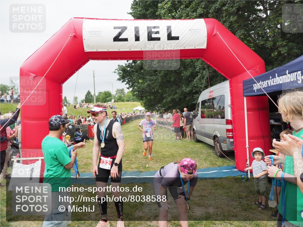 21.06.2025 - 27. Vierlanden-Triathlon MichiJ http://msf.ph/oto/8038588 15.06.2026 13:18:00 Ziel 132, 196, 816 meine-sportfotos.de