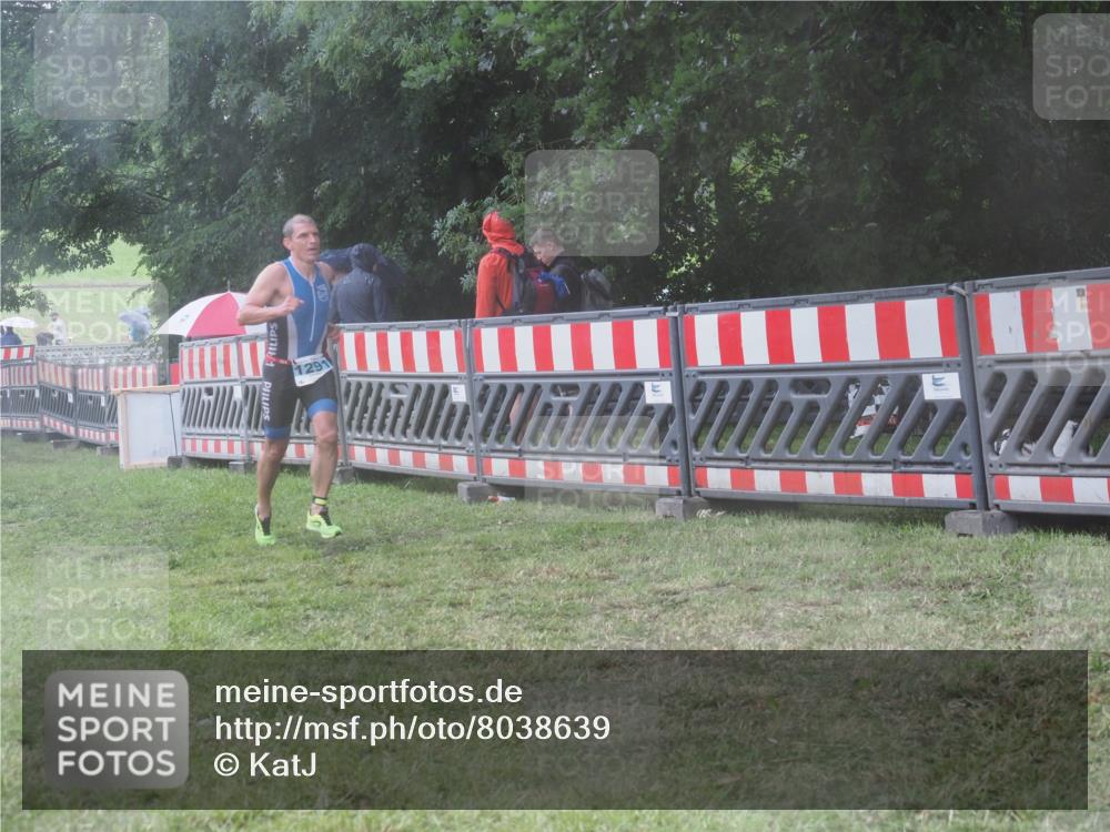 21.06.2025 - 27. Vierlanden-Triathlon KatJ http://msf.ph/oto/8038639 15.06.2025 14:21:33 Ziel 1291 meine-sportfotos.de