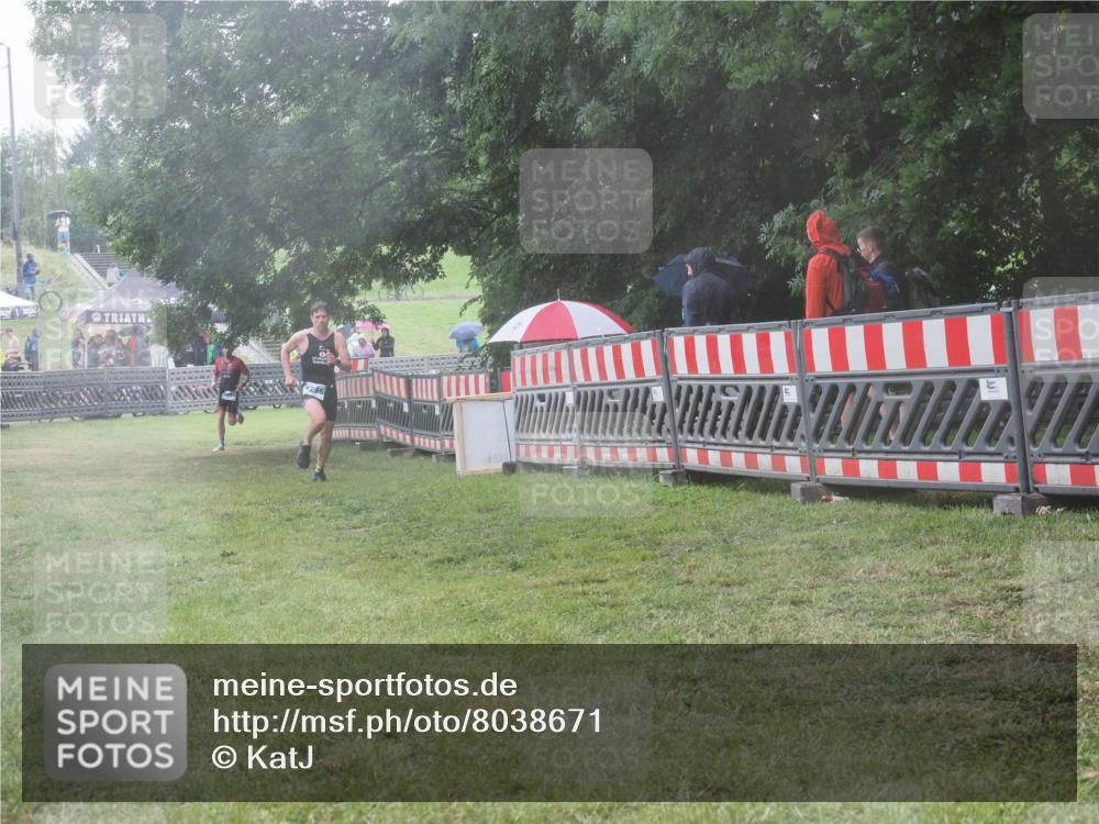 21.06.2025 - 27. Vierlanden-Triathlon KatJ http://msf.ph/oto/8038671 15.06.2025 14:21:46 Ziel 1251, 1266 meine-sportfotos.de