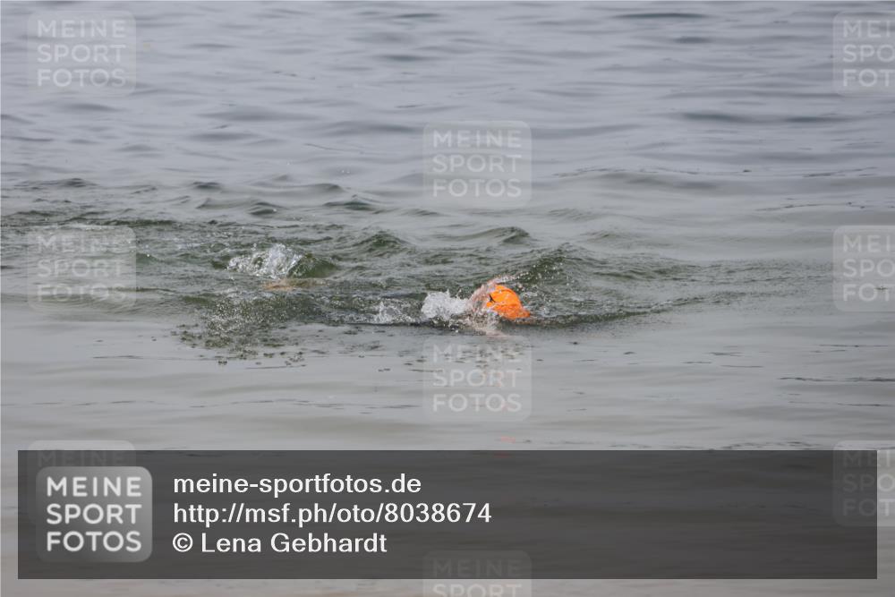 21.06.2025 - 27. Vierlanden-Triathlon Lena Gebhardt http://msf.ph/oto/8038674 15.06.2025 12:28:19 Schwimmen 1063 meine-sportfotos.de