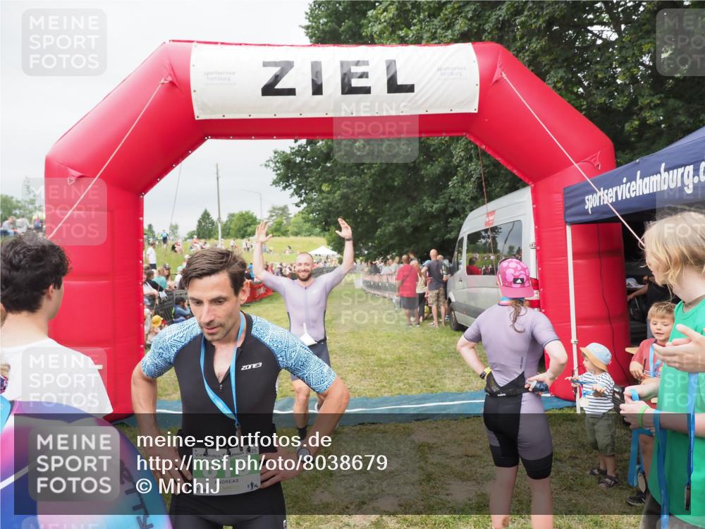 21.06.2025 - 27. Vierlanden-Triathlon MichiJ http://msf.ph/oto/8038679 15.06.2026 13:18:10 Ziel 691 meine-sportfotos.de
