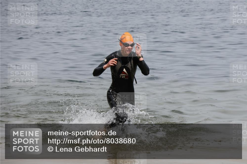 21.06.2025 - 27. Vierlanden-Triathlon Lena Gebhardt http://msf.ph/oto/8038680 15.06.2025 12:28:23 Schwimmen 1063 meine-sportfotos.de