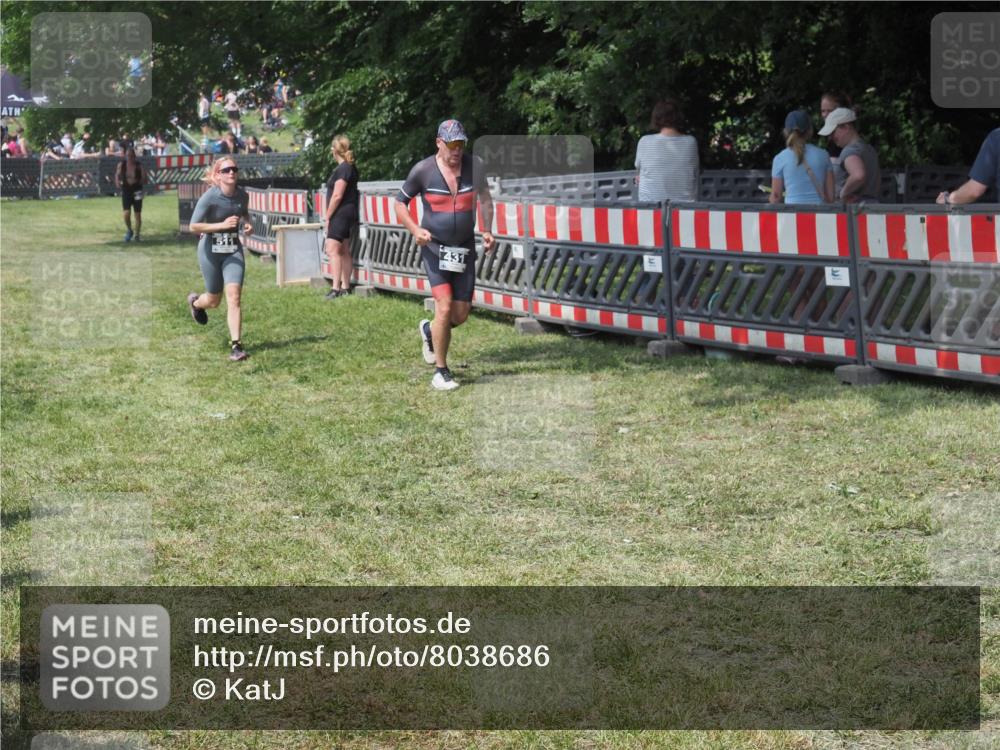 21.06.2025 - 27. Vierlanden-Triathlon KatJ http://msf.ph/oto/8038686 15.06.2025 11:33:26 Schwimmen  meine-sportfotos.de