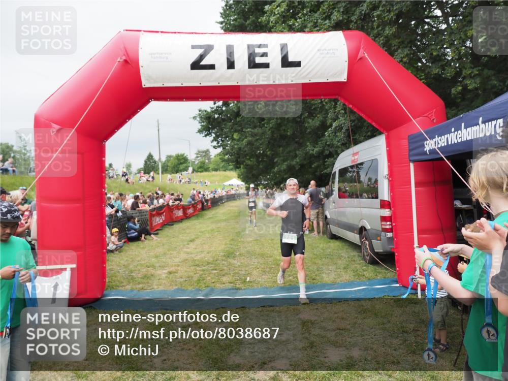 21.06.2025 - 27. Vierlanden-Triathlon MichiJ http://msf.ph/oto/8038687 15.06.2026 13:18:31 Ziel 172, 781 meine-sportfotos.de