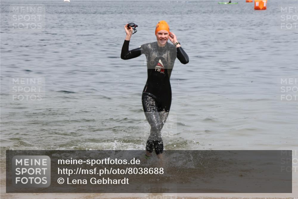 21.06.2025 - 27. Vierlanden-Triathlon Lena Gebhardt http://msf.ph/oto/8038688 15.06.2025 12:28:24 Schwimmen 1063 meine-sportfotos.de