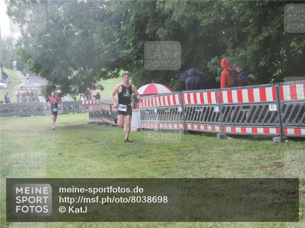 21.06.2025 - 27. Vierlanden-Triathlon KatJ http://msf.ph/oto/8038698 15.06.2025 14:21:48 Ziel 1251, 1266 meine-sportfotos.de