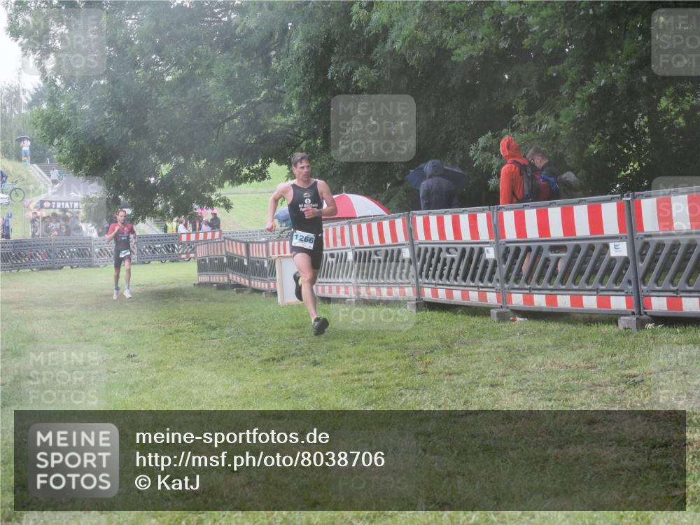 21.06.2025 - 27. Vierlanden-Triathlon KatJ http://msf.ph/oto/8038706 15.06.2025 14:21:48 Ziel 1251, 1266 meine-sportfotos.de