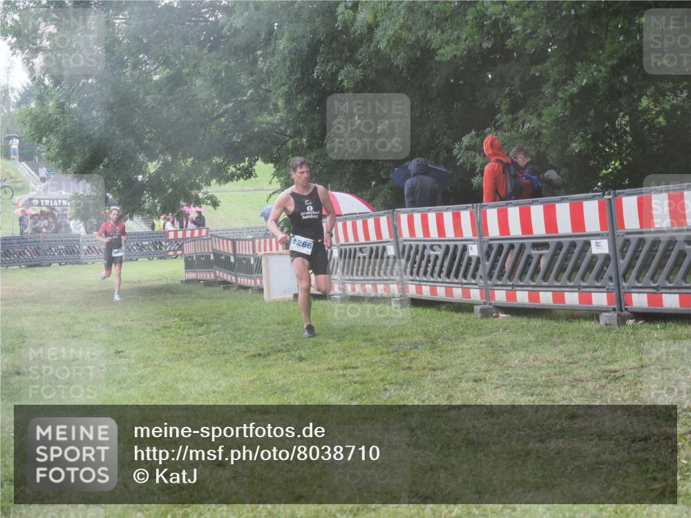 21.06.2025 - 27. Vierlanden-Triathlon KatJ http://msf.ph/oto/8038710 15.06.2025 14:21:48 Ziel 1251, 1266 meine-sportfotos.de