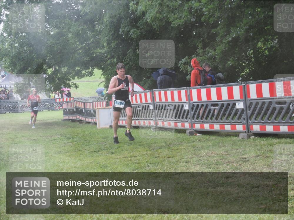 21.06.2025 - 27. Vierlanden-Triathlon KatJ http://msf.ph/oto/8038714 15.06.2025 14:21:48 Ziel 1251, 1266 meine-sportfotos.de