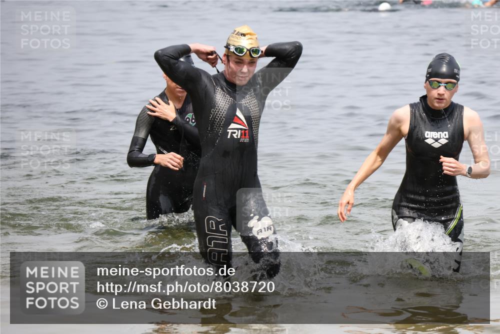 21.06.2025 - 27. Vierlanden-Triathlon Lena Gebhardt http://msf.ph/oto/8038720 15.06.2025 12:28:30 Schwimmen 1061, 1062, 1063, 1064 meine-sportfotos.de
