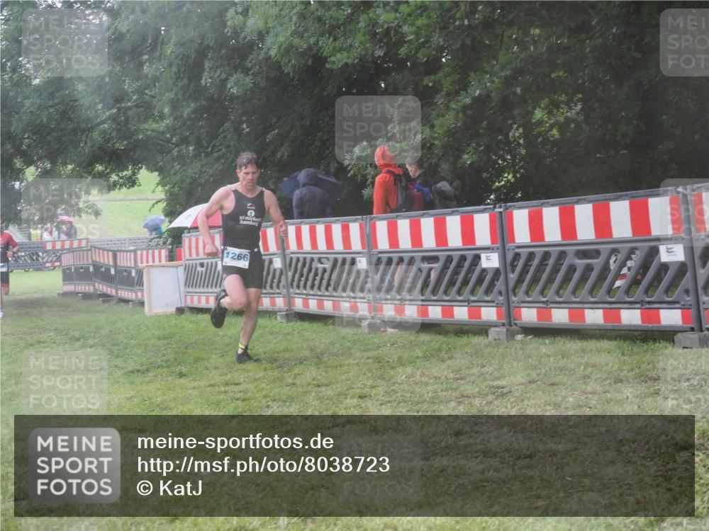21.06.2025 - 27. Vierlanden-Triathlon KatJ http://msf.ph/oto/8038723 15.06.2025 14:21:48 Ziel 1251, 1266 meine-sportfotos.de