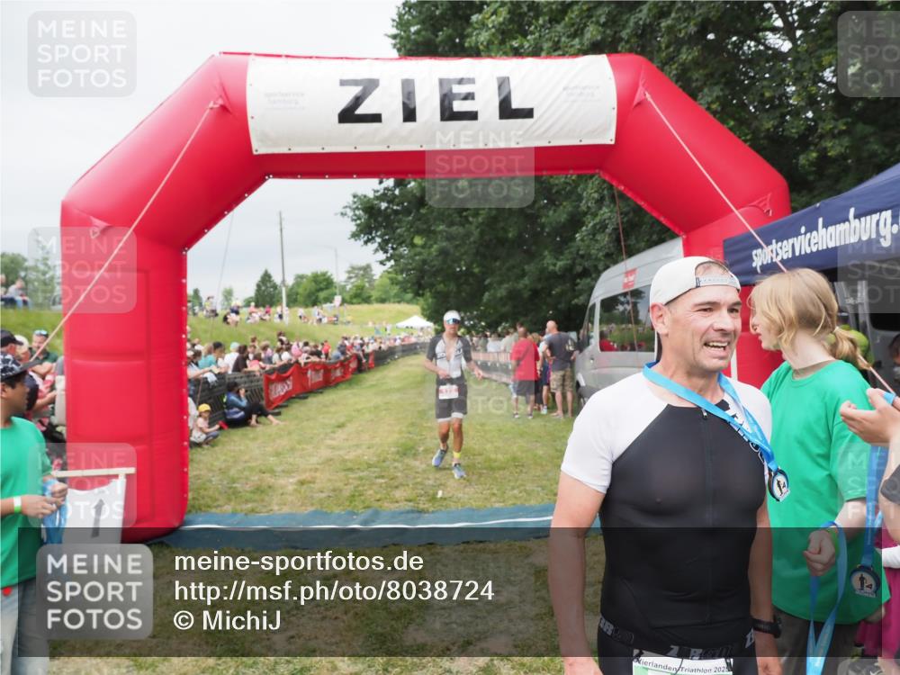 21.06.2025 - 27. Vierlanden-Triathlon MichiJ http://msf.ph/oto/8038724 15.06.2026 13:18:35 Ziel 172, 781 meine-sportfotos.de