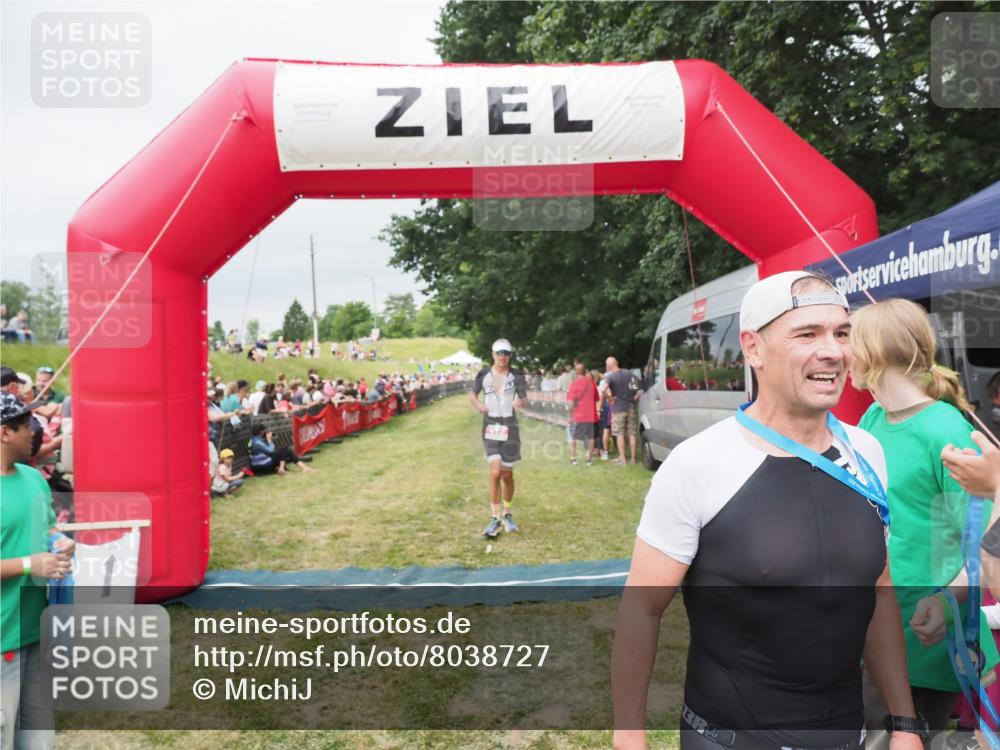 21.06.2025 - 27. Vierlanden-Triathlon MichiJ http://msf.ph/oto/8038727 15.06.2026 13:18:35 Ziel 172, 781 meine-sportfotos.de