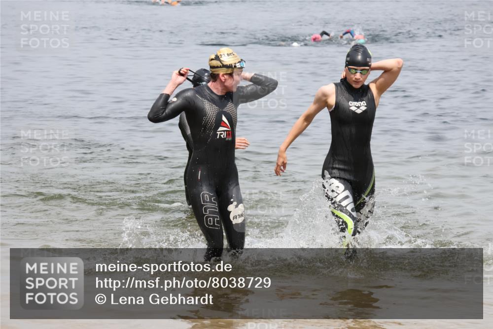 21.06.2025 - 27. Vierlanden-Triathlon Lena Gebhardt http://msf.ph/oto/8038729 15.06.2025 12:28:31 Schwimmen 1061, 1062, 1063, 1064 meine-sportfotos.de