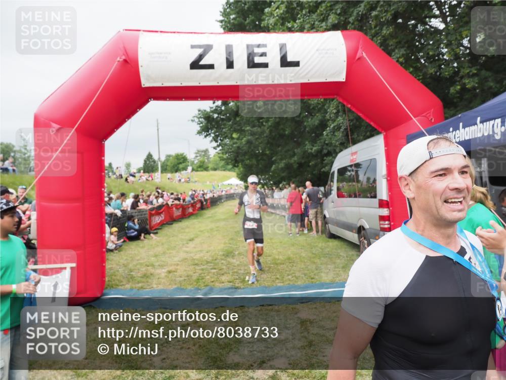 21.06.2025 - 27. Vierlanden-Triathlon MichiJ http://msf.ph/oto/8038733 15.06.2026 13:18:35 Ziel 172, 781 meine-sportfotos.de