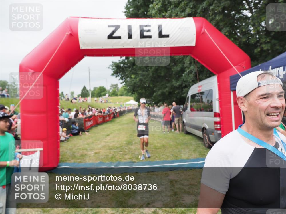21.06.2025 - 27. Vierlanden-Triathlon MichiJ http://msf.ph/oto/8038736 15.06.2026 13:18:35 Ziel 172, 781 meine-sportfotos.de