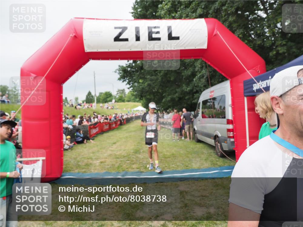 21.06.2025 - 27. Vierlanden-Triathlon MichiJ http://msf.ph/oto/8038738 15.06.2026 13:18:35 Ziel 172, 781 meine-sportfotos.de