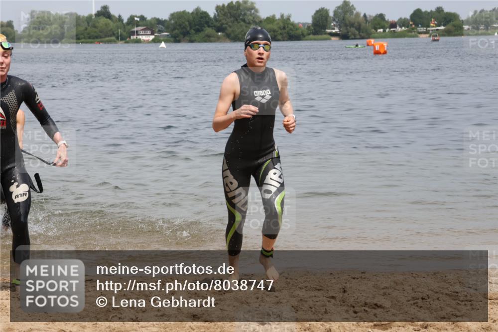 21.06.2025 - 27. Vierlanden-Triathlon Lena Gebhardt http://msf.ph/oto/8038747 15.06.2025 12:28:35 Schwimmen 1061, 1062, 1063, 1064 meine-sportfotos.de