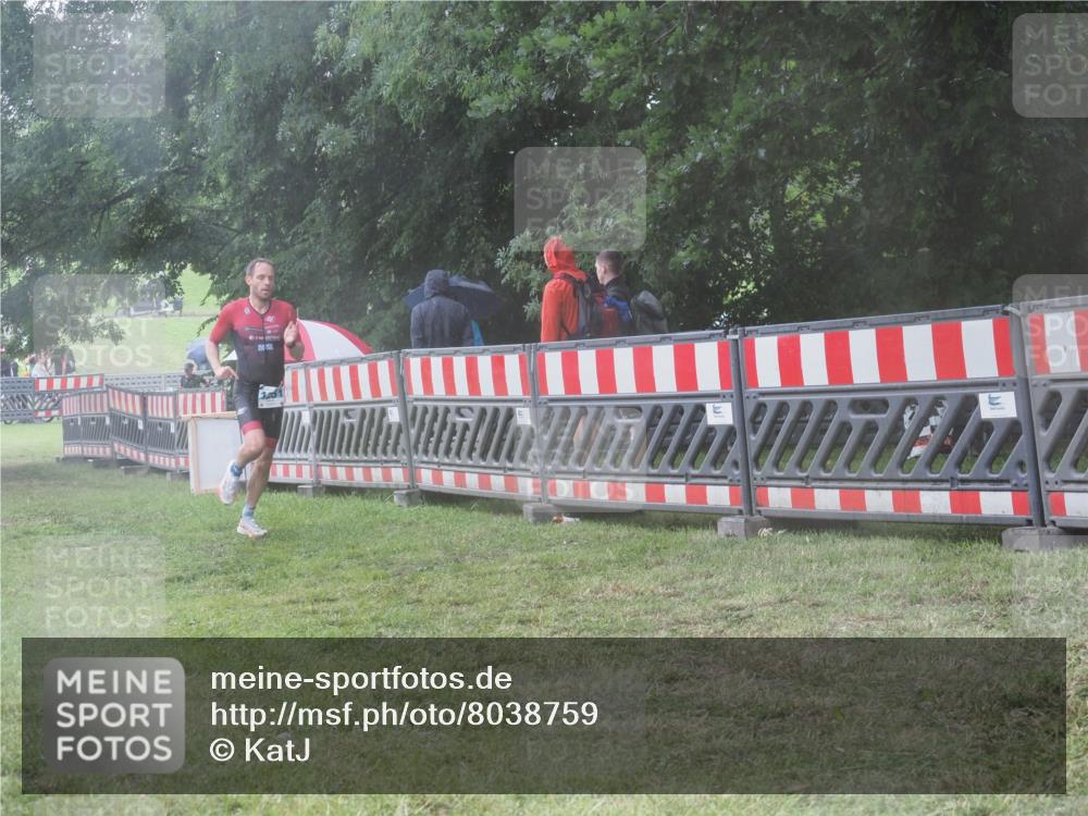 21.06.2025 - 27. Vierlanden-Triathlon KatJ http://msf.ph/oto/8038759 15.06.2025 14:21:51 Ziel 1251, 1266 meine-sportfotos.de