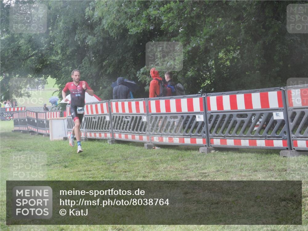 21.06.2025 - 27. Vierlanden-Triathlon KatJ http://msf.ph/oto/8038764 15.06.2025 14:21:51 Ziel 1251, 1266 meine-sportfotos.de