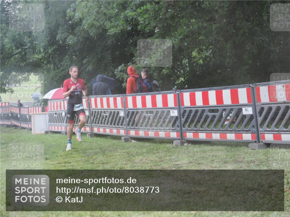 21.06.2025 - 27. Vierlanden-Triathlon KatJ http://msf.ph/oto/8038773 15.06.2025 14:21:51 Ziel 1251, 1266 meine-sportfotos.de