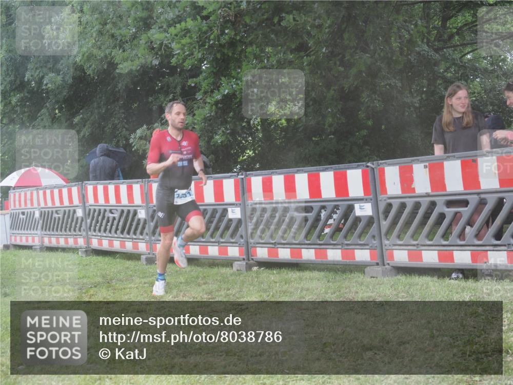 21.06.2025 - 27. Vierlanden-Triathlon KatJ http://msf.ph/oto/8038786 15.06.2025 14:21:52 Ziel 1215, 1251 meine-sportfotos.de