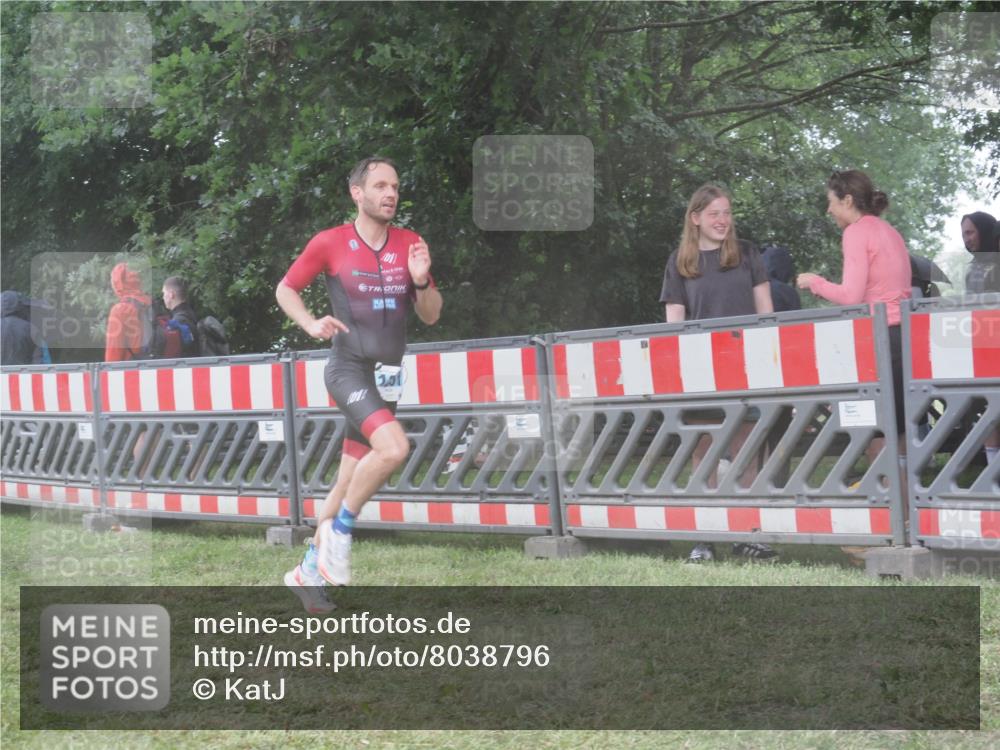 21.06.2025 - 27. Vierlanden-Triathlon KatJ http://msf.ph/oto/8038796 15.06.2025 14:21:52 Ziel 1215, 1251 meine-sportfotos.de