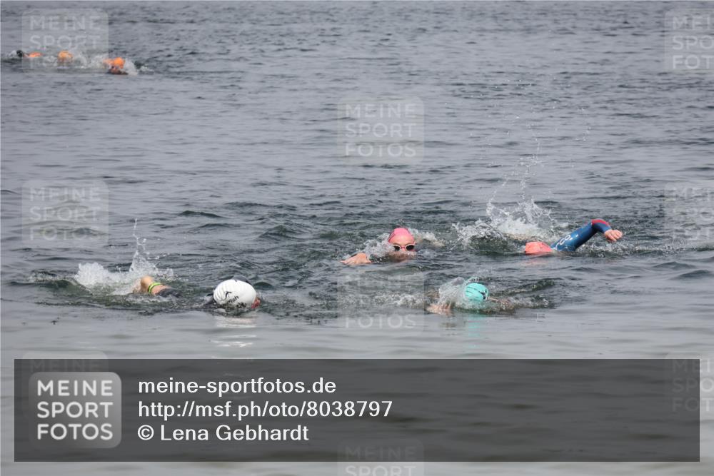 21.06.2025 - 27. Vierlanden-Triathlon Lena Gebhardt http://msf.ph/oto/8038797 15.06.2025 12:29:01 Schwimmen  meine-sportfotos.de