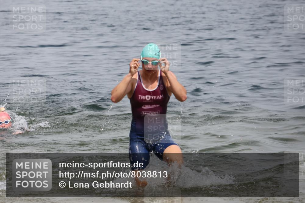 21.06.2025 - 27. Vierlanden-Triathlon Lena Gebhardt http://msf.ph/oto/8038813 15.06.2025 12:29:11 Schwimmen 1065, 1066, 1067, 1068 meine-sportfotos.de