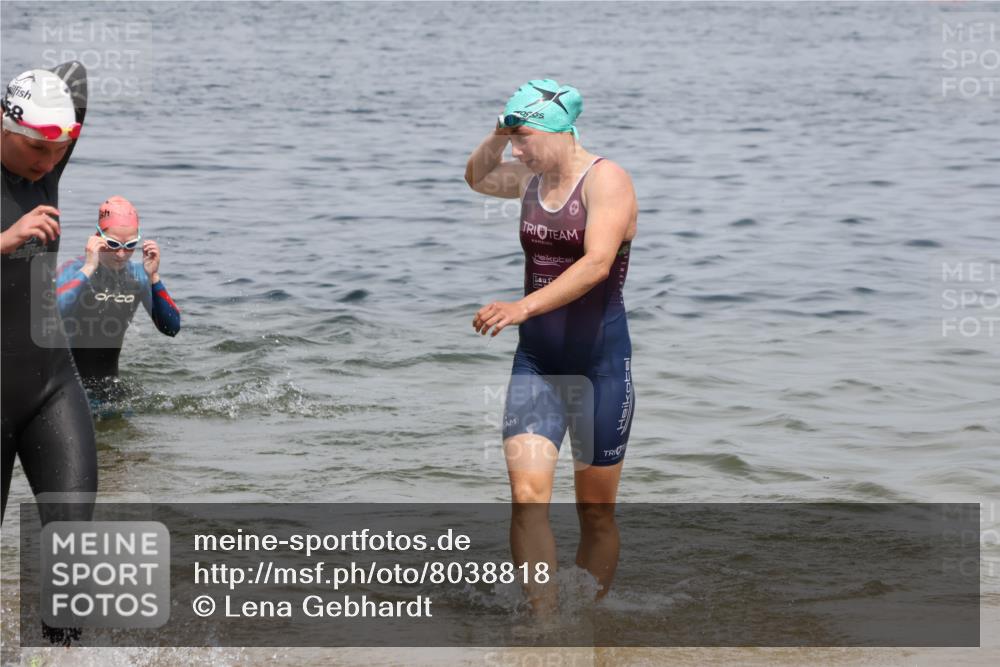21.06.2025 - 27. Vierlanden-Triathlon Lena Gebhardt http://msf.ph/oto/8038818 15.06.2025 12:29:14 Schwimmen 1065, 1066, 1067, 1068 meine-sportfotos.de