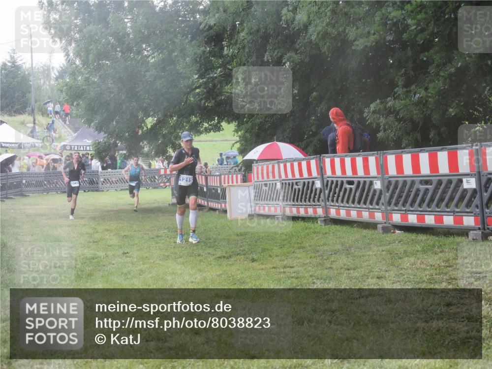 21.06.2025 - 27. Vierlanden-Triathlon KatJ http://msf.ph/oto/8038823 15.06.2025 14:21:59 Ziel 1201, 1215, 1263, 1315 meine-sportfotos.de