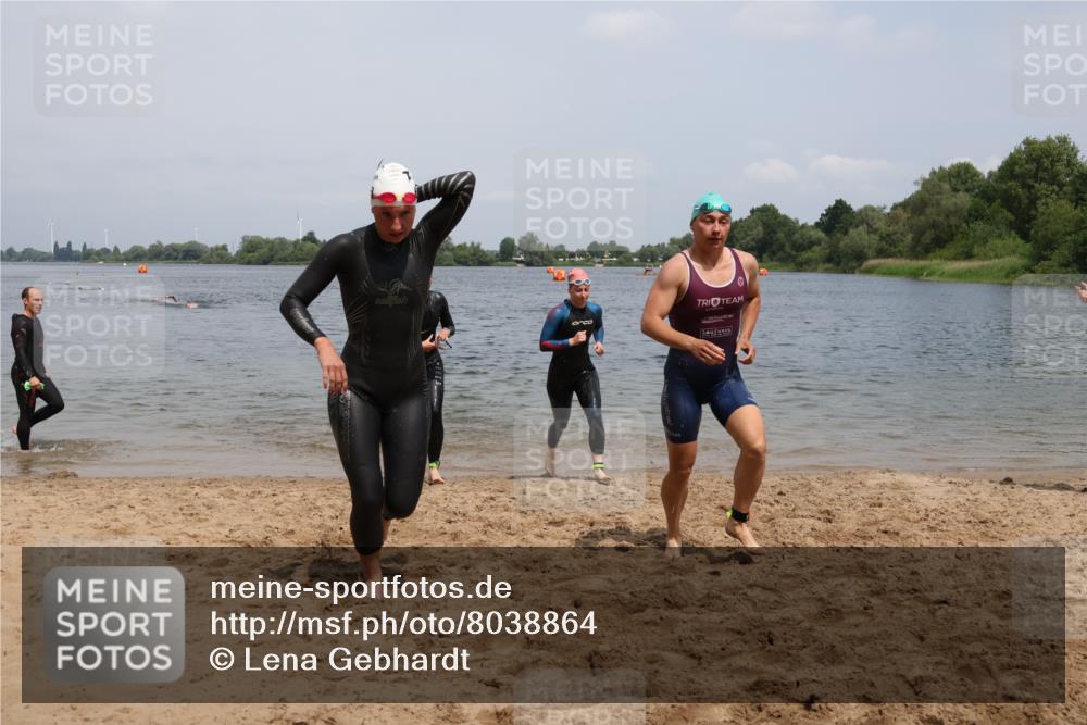 21.06.2025 - 27. Vierlanden-Triathlon Lena Gebhardt http://msf.ph/oto/8038864 15.06.2025 12:29:18 Schwimmen 1065, 1066, 1067, 1068 meine-sportfotos.de