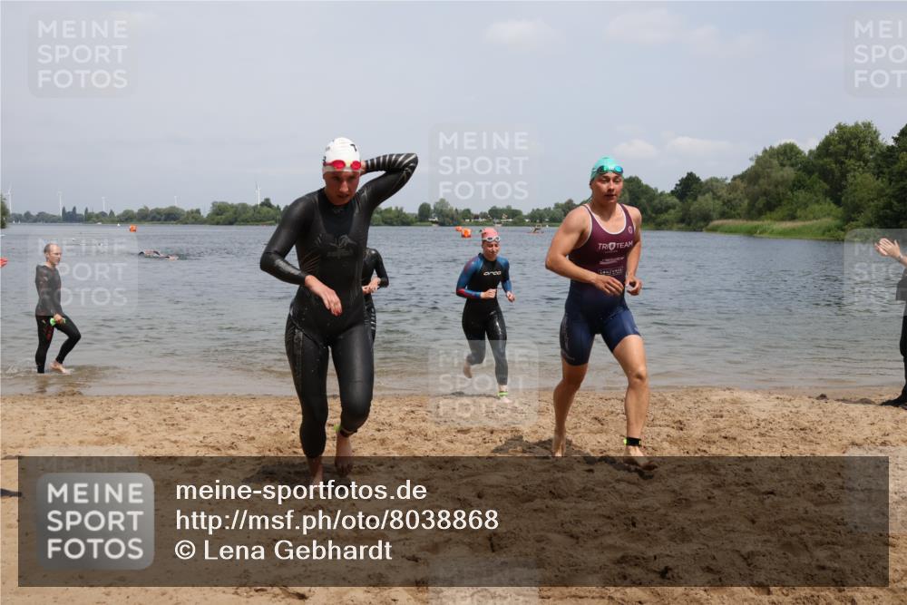 21.06.2025 - 27. Vierlanden-Triathlon Lena Gebhardt http://msf.ph/oto/8038868 15.06.2025 12:29:19 Schwimmen 1065, 1066, 1067, 1068 meine-sportfotos.de