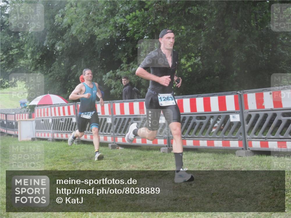 21.06.2025 - 27. Vierlanden-Triathlon KatJ http://msf.ph/oto/8038889 15.06.2025 14:22:03 Ziel 1201, 1215, 1263, 1315 meine-sportfotos.de
