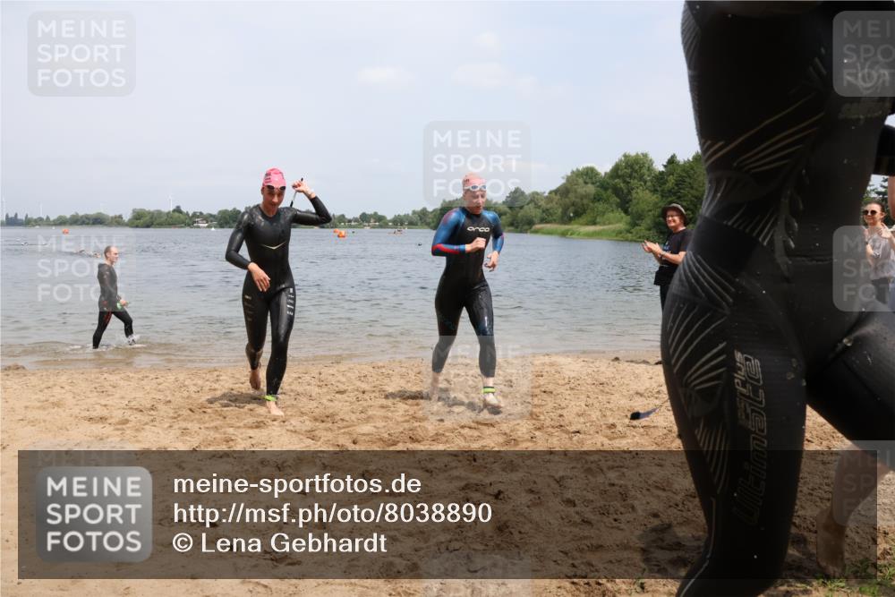 21.06.2025 - 27. Vierlanden-Triathlon Lena Gebhardt http://msf.ph/oto/8038890 15.06.2025 12:29:20 Schwimmen 1065, 1066, 1067, 1068 meine-sportfotos.de