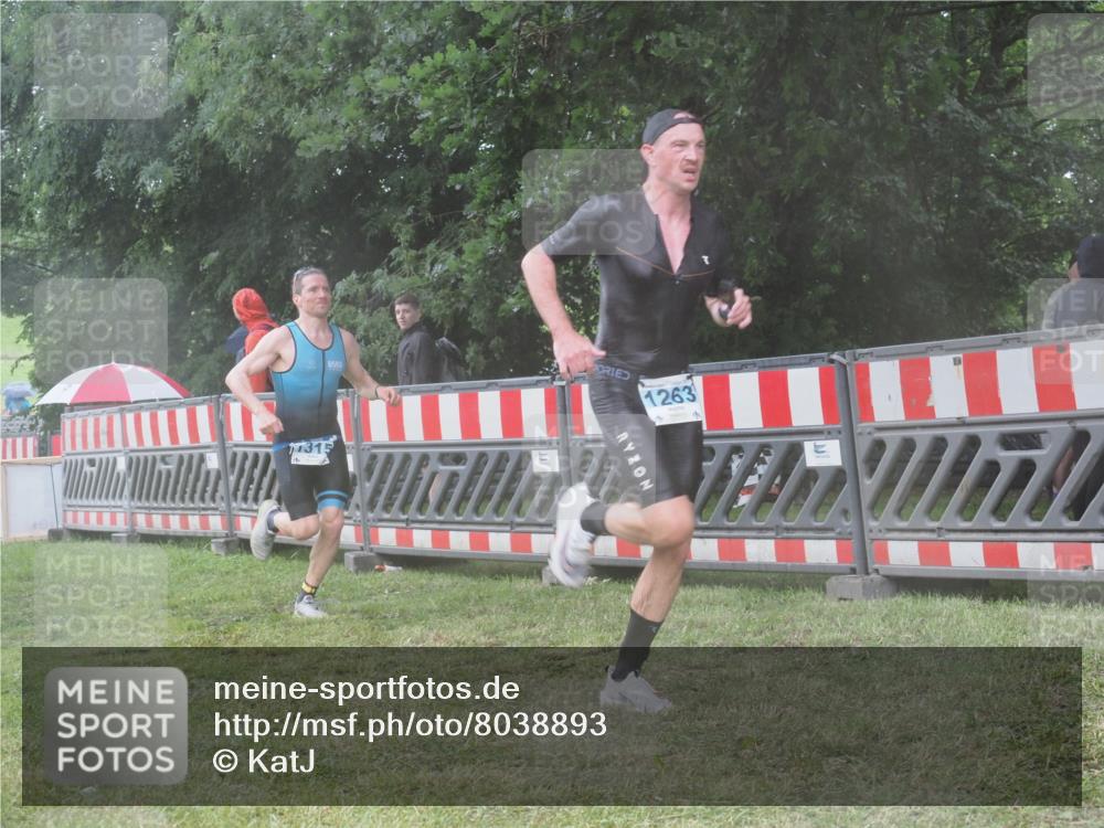 21.06.2025 - 27. Vierlanden-Triathlon KatJ http://msf.ph/oto/8038893 15.06.2025 14:22:03 Ziel 1201, 1215, 1263, 1315 meine-sportfotos.de
