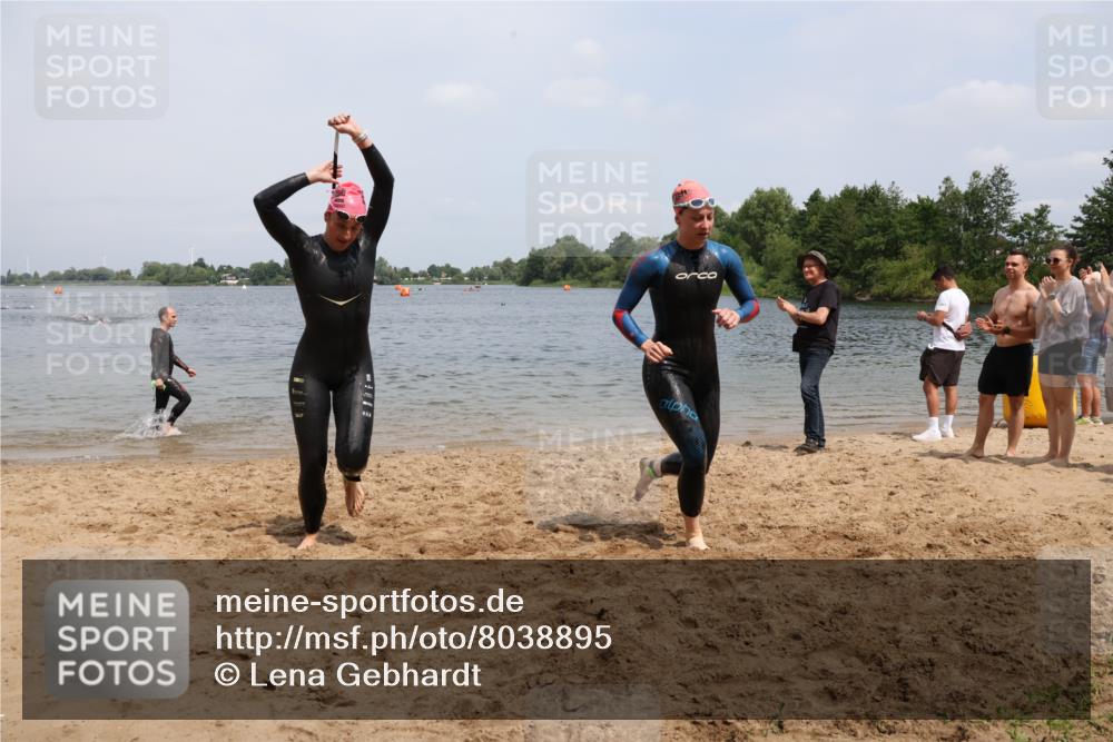 21.06.2025 - 27. Vierlanden-Triathlon Lena Gebhardt http://msf.ph/oto/8038895 15.06.2025 12:29:20 Schwimmen 1065, 1066, 1067, 1068 meine-sportfotos.de