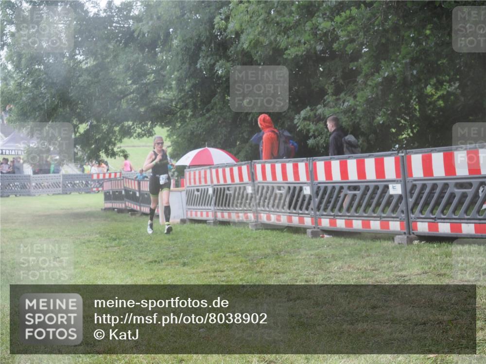 21.06.2025 - 27. Vierlanden-Triathlon KatJ http://msf.ph/oto/8038902 15.06.2025 14:22:06 Ziel 1201, 1226 meine-sportfotos.de