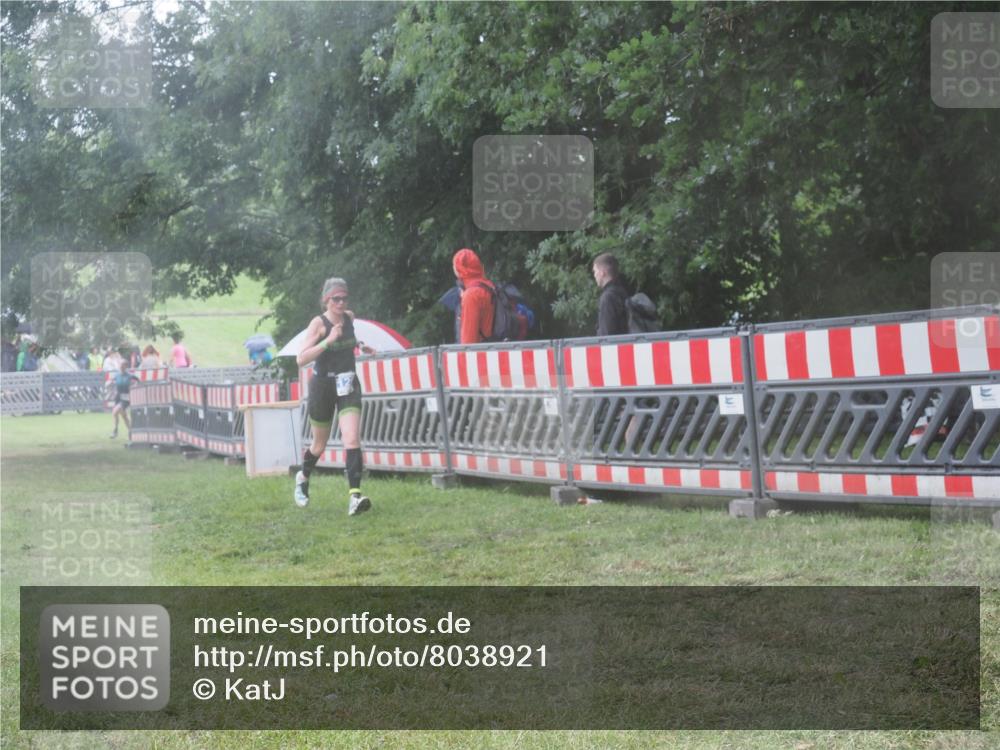21.06.2025 - 27. Vierlanden-Triathlon KatJ http://msf.ph/oto/8038921 15.06.2025 14:22:07 Ziel 1201, 1226 meine-sportfotos.de