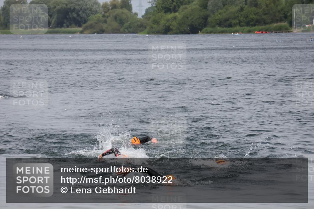 21.06.2025 - 27. Vierlanden-Triathlon Lena Gebhardt http://msf.ph/oto/8038922 15.06.2025 12:29:40 Schwimmen  meine-sportfotos.de