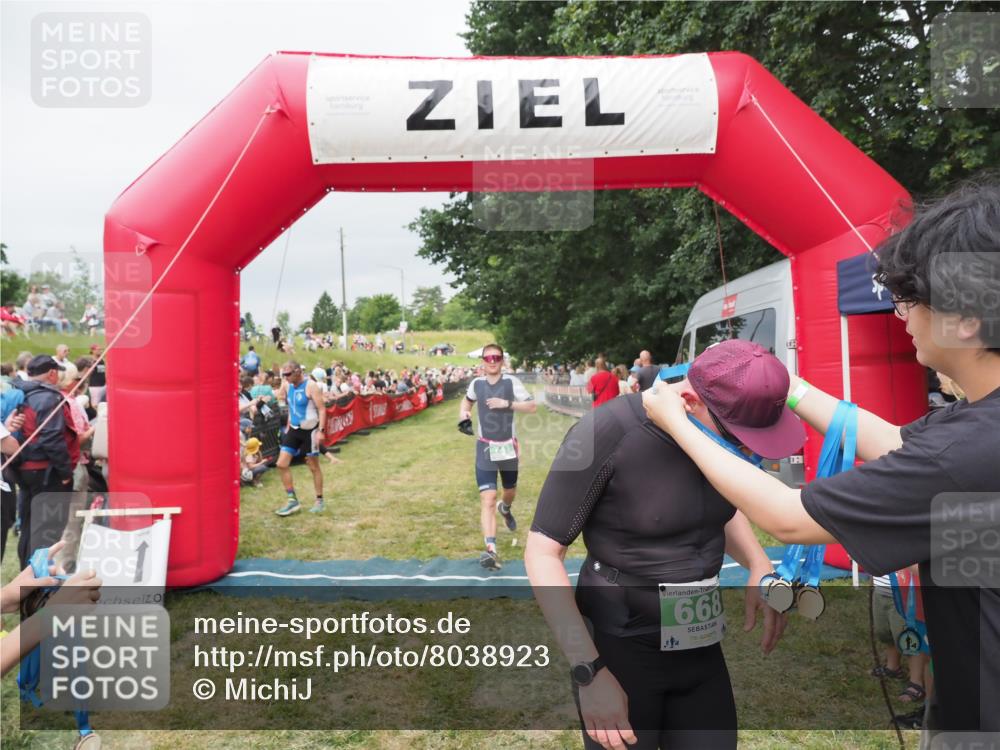 21.06.2025 - 27. Vierlanden-Triathlon MichiJ http://msf.ph/oto/8038923 15.06.2026 13:19:06 Ziel 646, 668, 743 meine-sportfotos.de