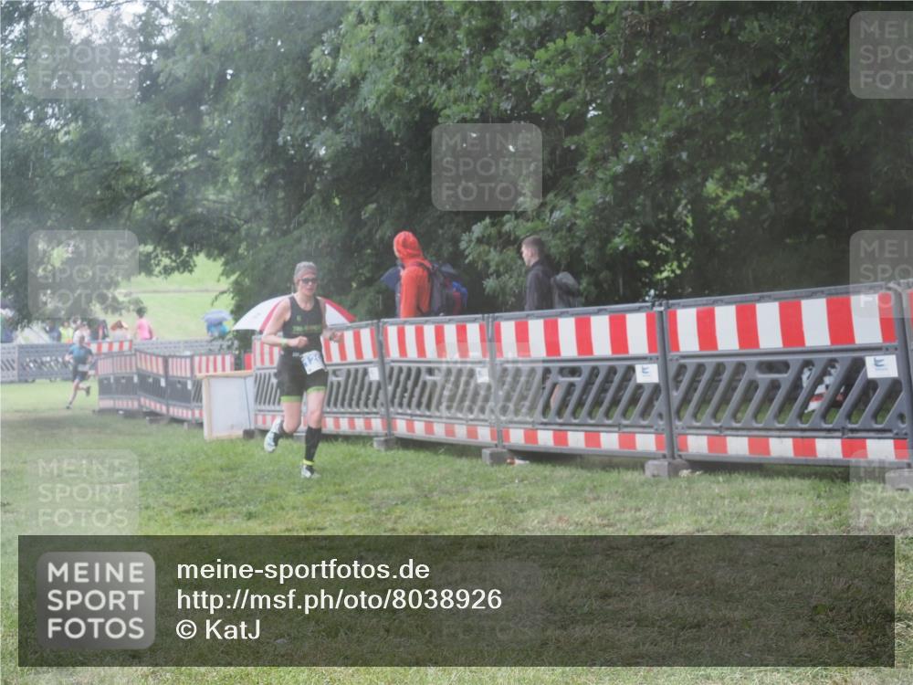 21.06.2025 - 27. Vierlanden-Triathlon KatJ http://msf.ph/oto/8038926 15.06.2025 14:22:07 Ziel 1201, 1226 meine-sportfotos.de
