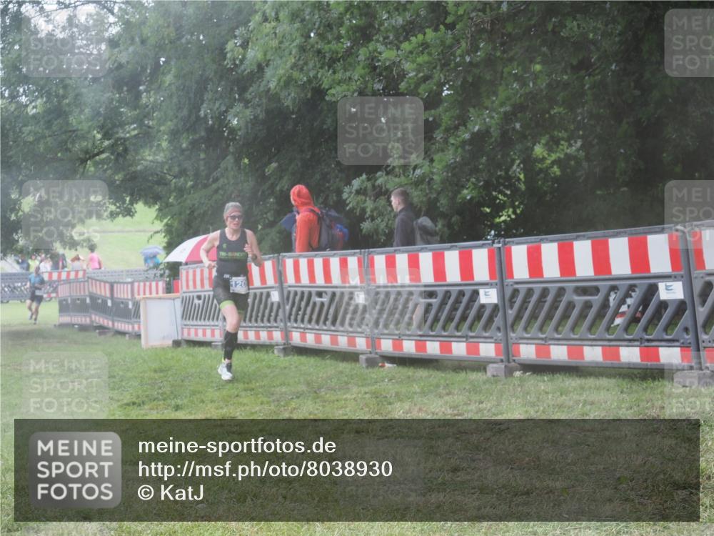 21.06.2025 - 27. Vierlanden-Triathlon KatJ http://msf.ph/oto/8038930 15.06.2025 14:22:07 Ziel 1201, 1226 meine-sportfotos.de