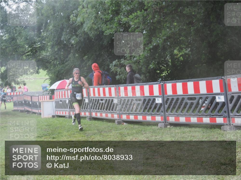 21.06.2025 - 27. Vierlanden-Triathlon KatJ http://msf.ph/oto/8038933 15.06.2025 14:22:07 Ziel 1201, 1226 meine-sportfotos.de