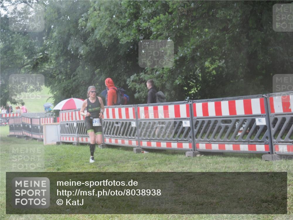 21.06.2025 - 27. Vierlanden-Triathlon KatJ http://msf.ph/oto/8038938 15.06.2025 14:22:08 Ziel 1201, 1226 meine-sportfotos.de