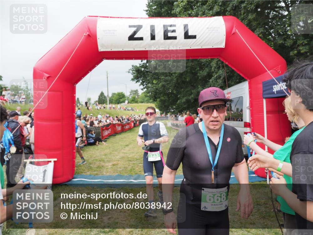 21.06.2025 - 27. Vierlanden-Triathlon MichiJ http://msf.ph/oto/8038942 15.06.2026 13:19:06 Ziel 646, 668, 743 meine-sportfotos.de